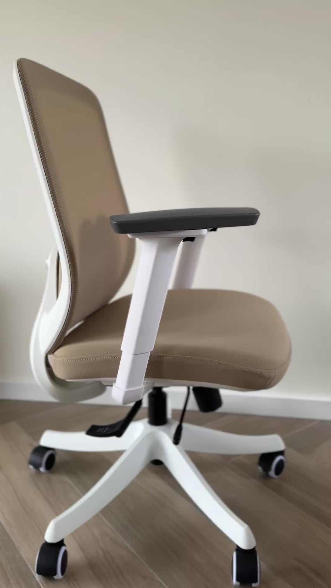 Liva Bureaustoel Beige Wit NEN-1335